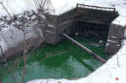 Київський еколог назвав причини позеленіння води у річці Сирець