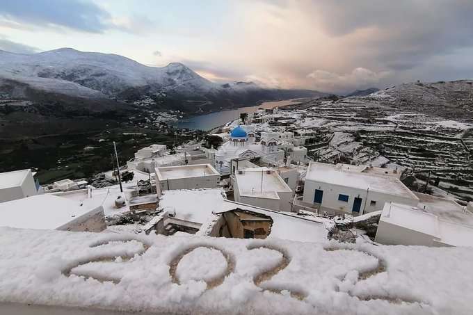 Грецький курорт засипало снігом (фото, відео)