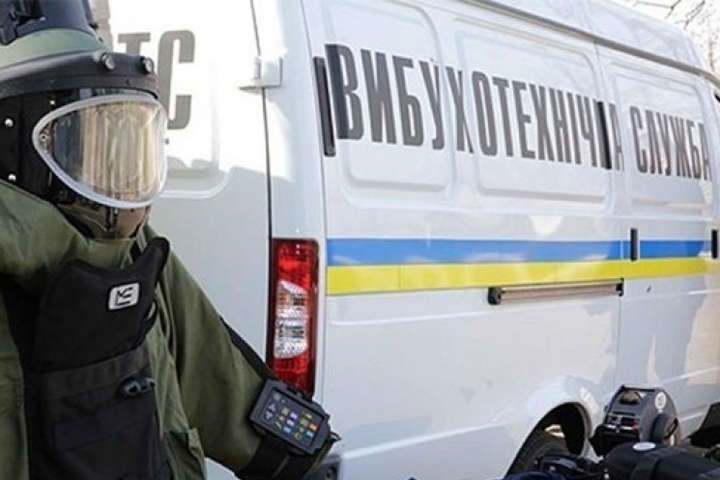 Поліція не знайшла вибухівки у торговому центрі в Чернівцях