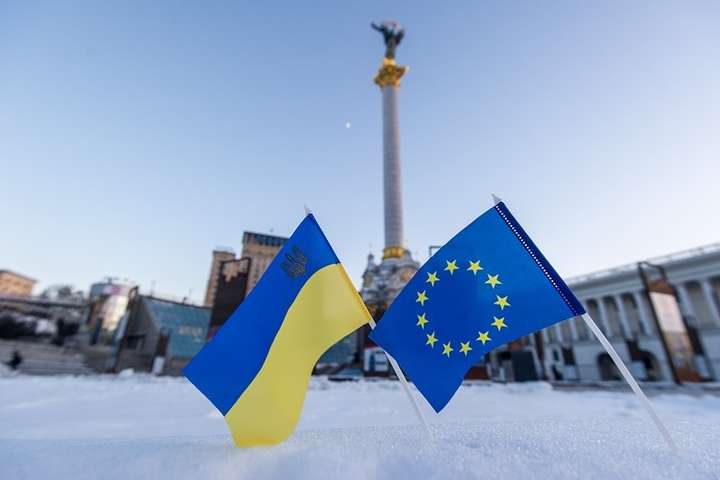 ЄС зробив заяву щодо евакуації родин дипломатів з України