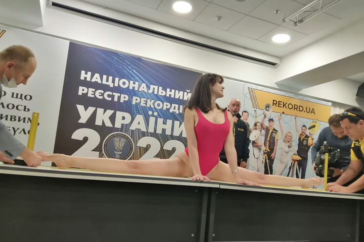 Українка зі своїм рекордним шпагатом втерла носа росіянці Волочковій (фото, відео)