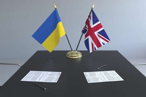 Британія почала евакуацію дипломатів з України