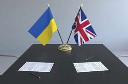 Британія почала евакуацію дипломатів з України