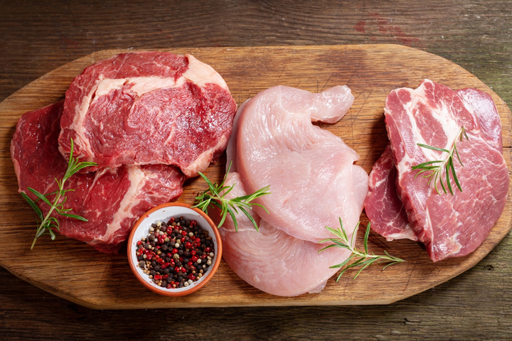 Как изменились цены на курятину и свинину к концу января: статистика