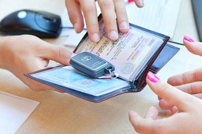 Пенсійний фонд попередив: українці більше платитимуть за реєстрацію авто