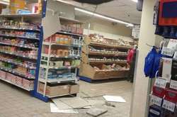 У столичному супермаркеті АТБ обвалилася стеля (фото)