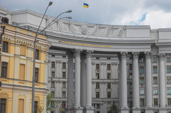 МИД назвал страны, которые эвакуируют дипломатов из Украины