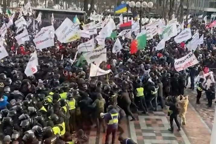 Акція під Радою: ФОПи штурмували парламент (відео) 