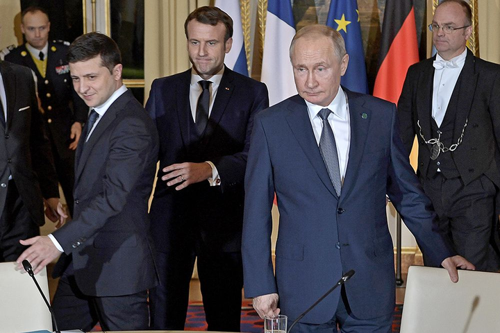 Во Франции анонсировали телефонные переговоры президента Макрона с Путиным и Зеленским - Макрон проведет телефонные переговоры с Путиным и Зеленским