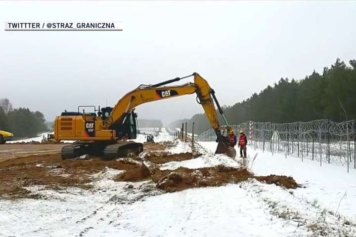 Польща будує п’ятиметровий паркан на кордоні з Білоруссю (відео)