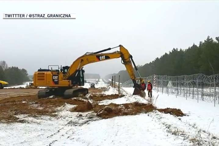 Польша строит пятиметровый забор на границе с Беларусью (видео)