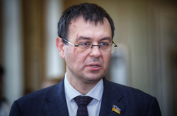  Накануне Даниил Гетманцев пришел в Верховную Раду с царапинами на лице 