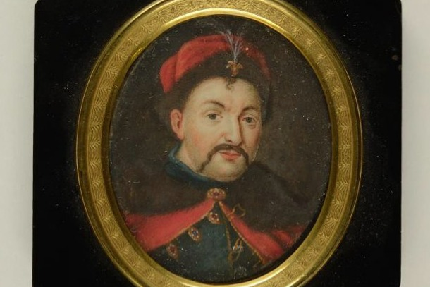 Знайдено унікальний медальйон із портретом Богдана Хмельницького (фото)