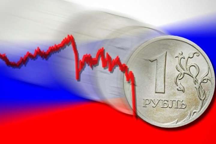 Влада Росії своїми погрозами рекордно обвалила курс рубля