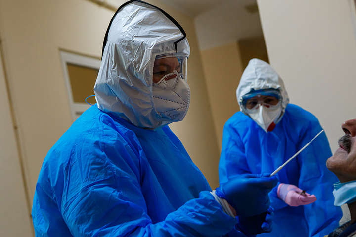 «Коронавірусний» антирекорд в Україні: вчора виявлено понад 32 тис. хворих 