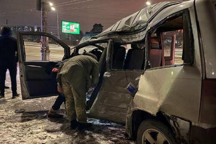 У Києві сталася потрійна аварія, є постраждалі (фото)