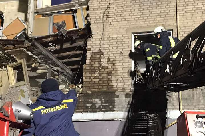 Взрыв в Запорожье: спасатели ищут раненых под завалами