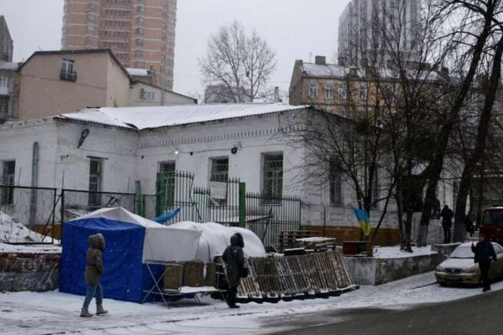 Київський суд наклав арешт на садибу Барбана (документ)