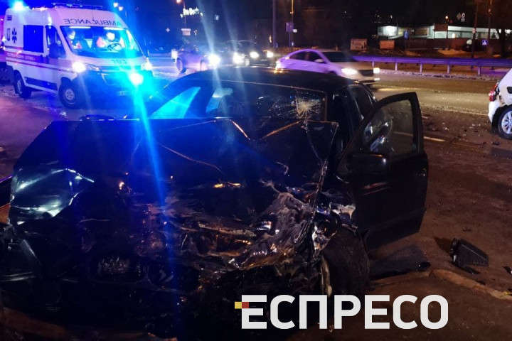 Моторошна ДТП: у Києві загинула водійка Volkswagen Golf (відео)
