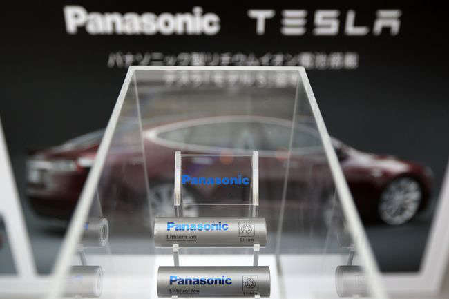 Panasonic вироблятиме батареї для електромобілів Tesla