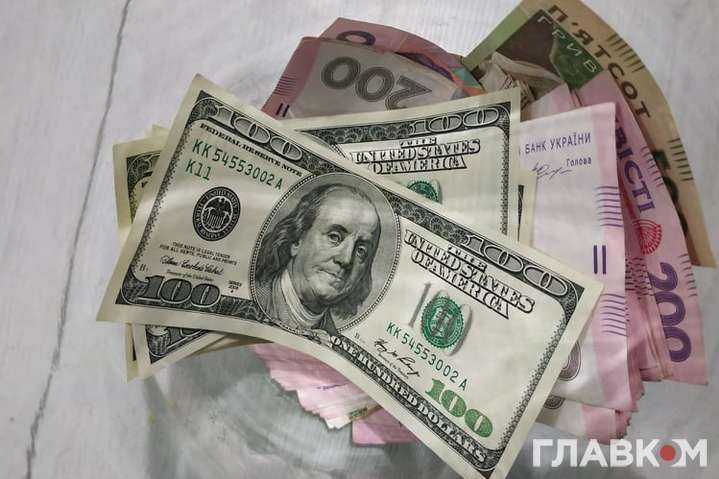 Нацбанк суттєво зміцнив курс гривні до долара та євро