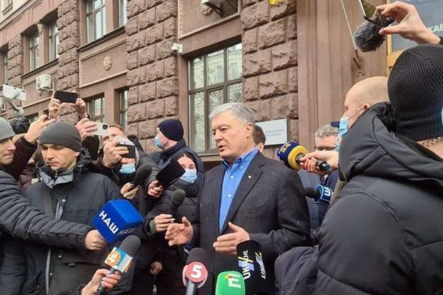 Порошенко прибыл на допрос в ГБР, но отказался давать показания