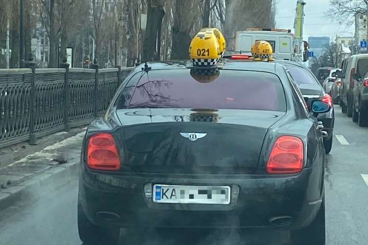 У Києві працює Bentley-таксі: скільки коштує поїздка (фото)