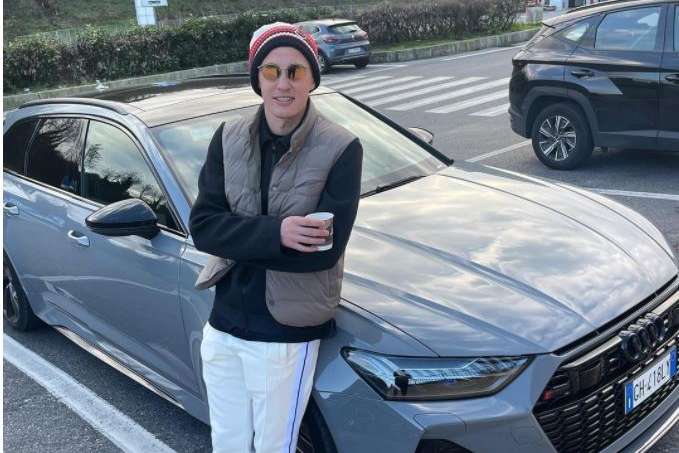Український футболіст в Італії похвалився автівкою