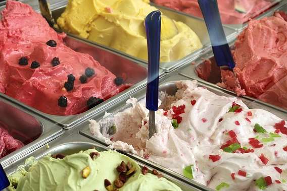 Игла в мороженом: киевлянка купила опасный десерт (видео)