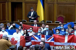 Нардепы заговорили в Раде по-английски. Спикеру не понравилось (видео) 