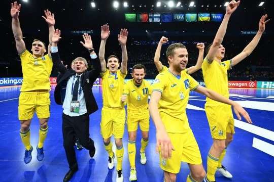 Гравці збірної України заспівали «Червону руту» після виходу в півфінал Євро (відео)