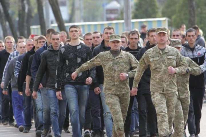 Коли Україна скасує призов на строкову службу: Зеленський визначив чітку дату