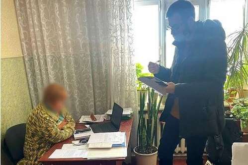 На Київщині чиновниця виписала собі премій на 50 тис. грн