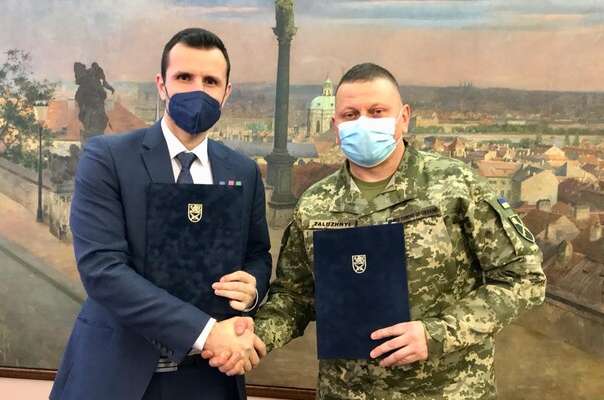 Україна отримає від Чехії артилерійські боєприпаси та медичну допомогу