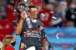 Найкращий гравець в історії американського футболу завершив кар’єру