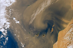 Величезна піщана хмара із Сахари накрила частину Європи (фото)