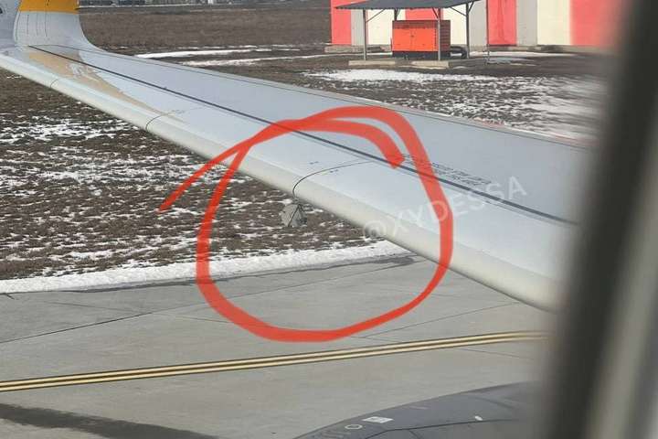 В аеропорту Одеси пасажир літака запобіг можливій аварії