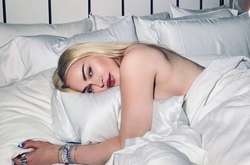 Мадонна попала в новый скандал из-за своих голых фото