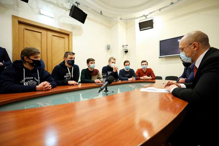 Скандал у Могилянці: Шмигаль зустрівся зі студентами університету (фото)