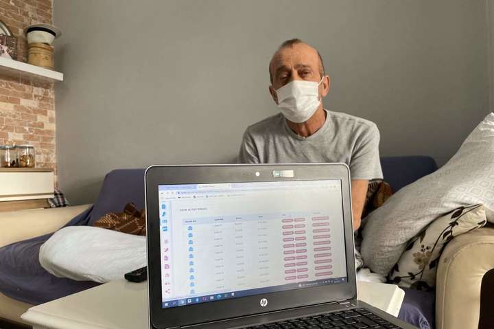 Житель Стамбула більше року перебуває на карантині: здав 78 позитивних тестів