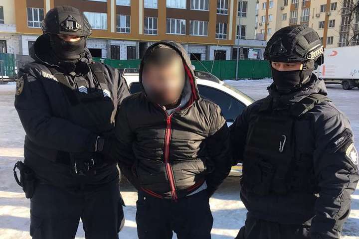 На Київщині поліцейські викрили зловмисників, які штампували візи до ЄС