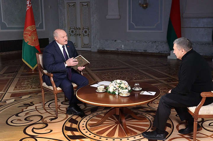 Лукашенко пригрозив спільно з Росією воювати проти України