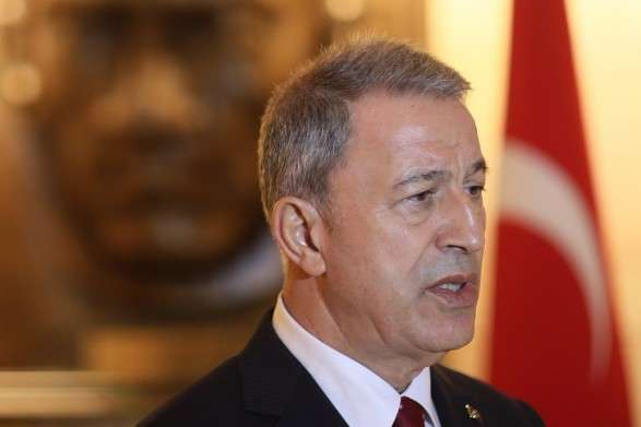 Міністр оборони Туреччини слідом за президентом захворів на «Омікрон»