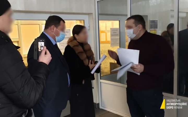 Детективи НАБУ затримали «слугу» Кузьміних