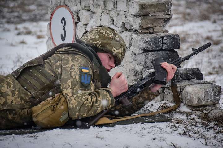 «Снегопад не пугает»: как бойцы 93 бригады тренируются в метель (фото)