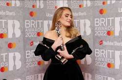 Адель получила BRIT Awards в платье украинского бренда