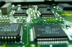 Один трлн мікрочіпів було виготовлено по всьому світу у 2020 році