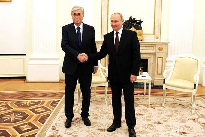 Токаєв приїхав до Путіна і назвав Казахстан та РФ «сусідами від бога»