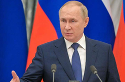 За восточный флаг Путин больше не беспокоится