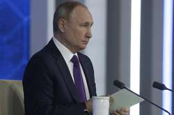 Президенту России все время нужно объяснять, почему вокруг одни враги